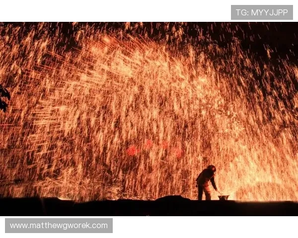 在星空足球公园感受不一样的足球运动：夜晚场景让你体验别样精彩的体育娱乐体验